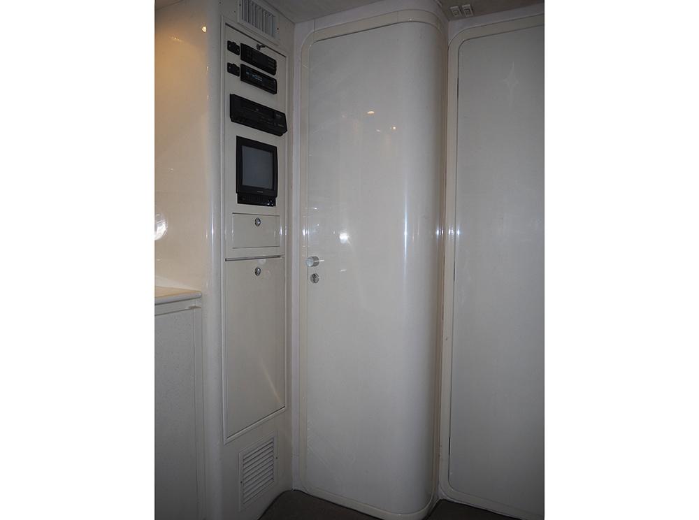 Saloon, Accommodation